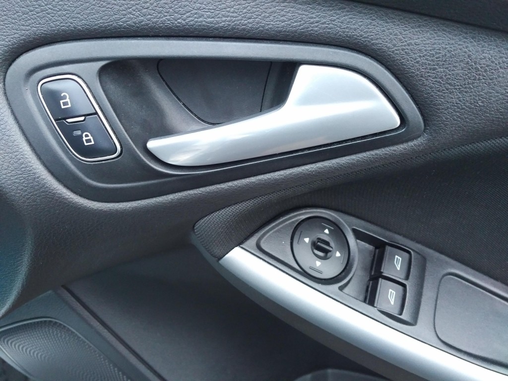 FORD FOCUS 1.0 T EcoBoost Zetec 2015