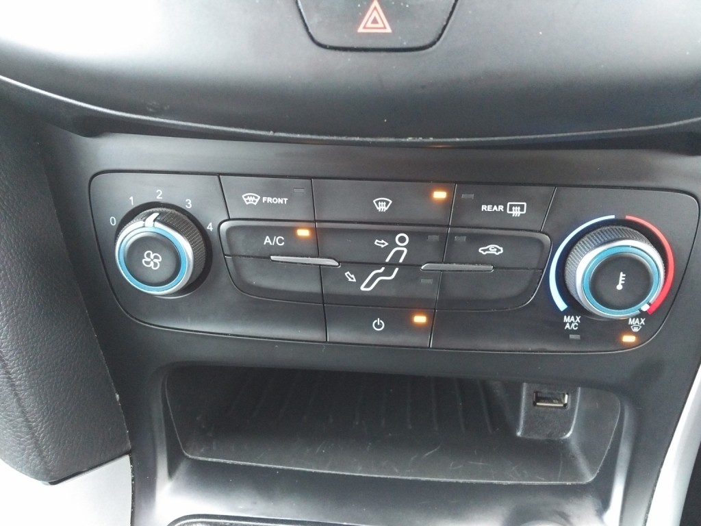 FORD FOCUS 1.0 T EcoBoost Zetec 2015