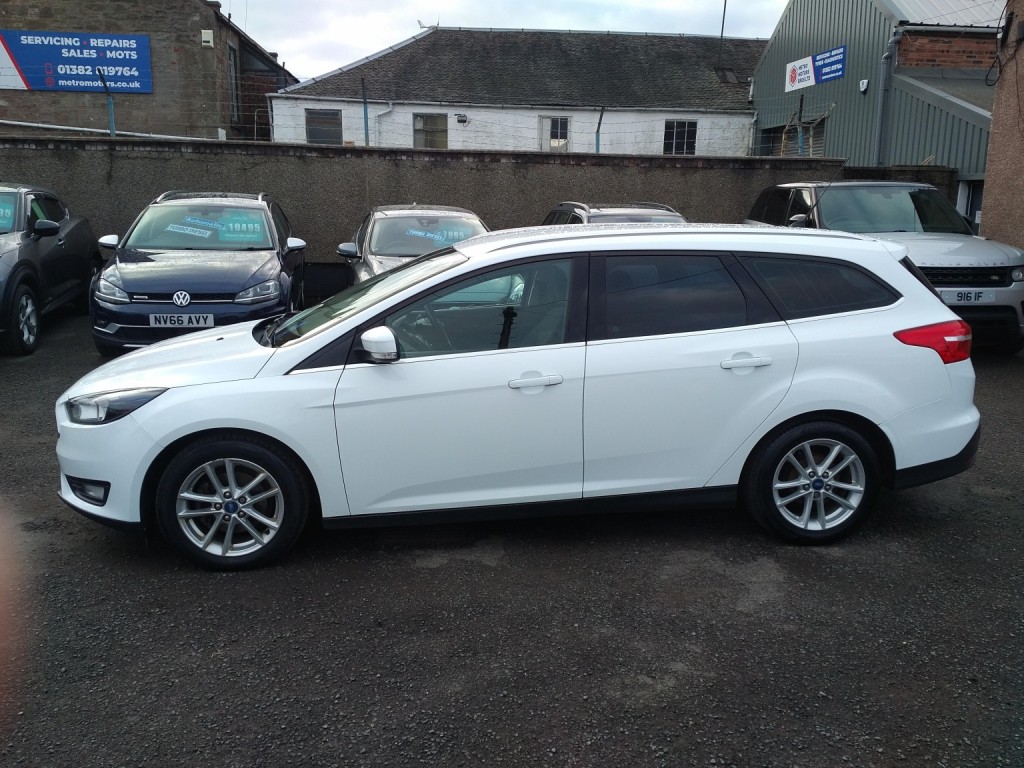 View FORD FOCUS 1.0 T EcoBoost Zetec