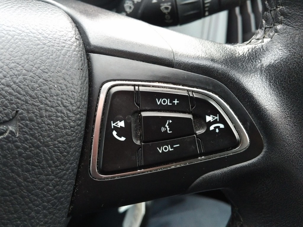 FORD FOCUS 1.0 T EcoBoost Zetec 2015