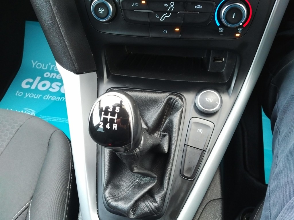 FORD FOCUS 1.0 T EcoBoost Zetec 2015