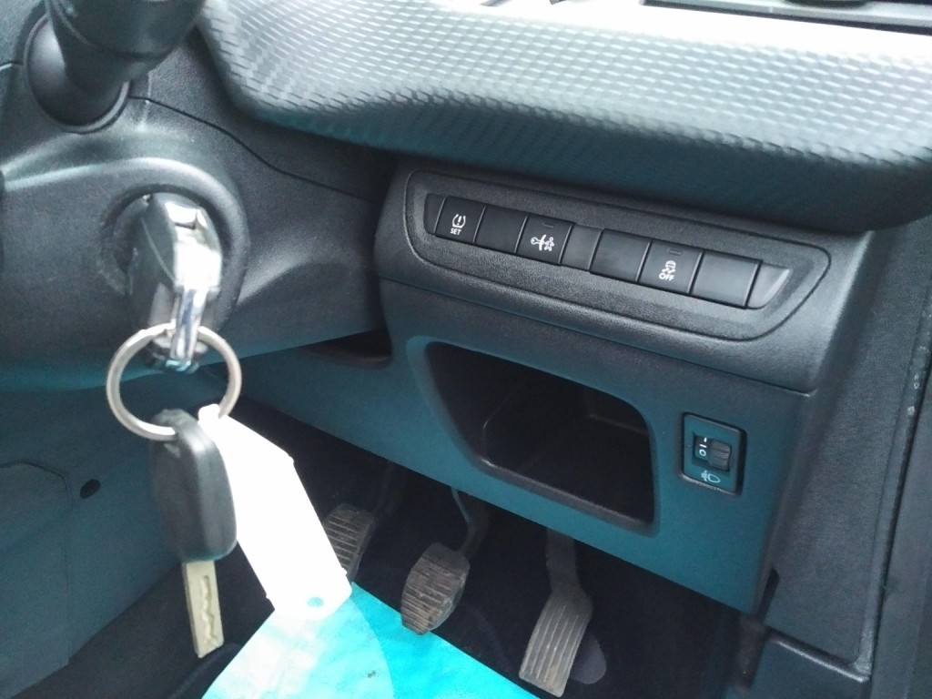 PEUGEOT 208 1.0 PureTech Access 2015