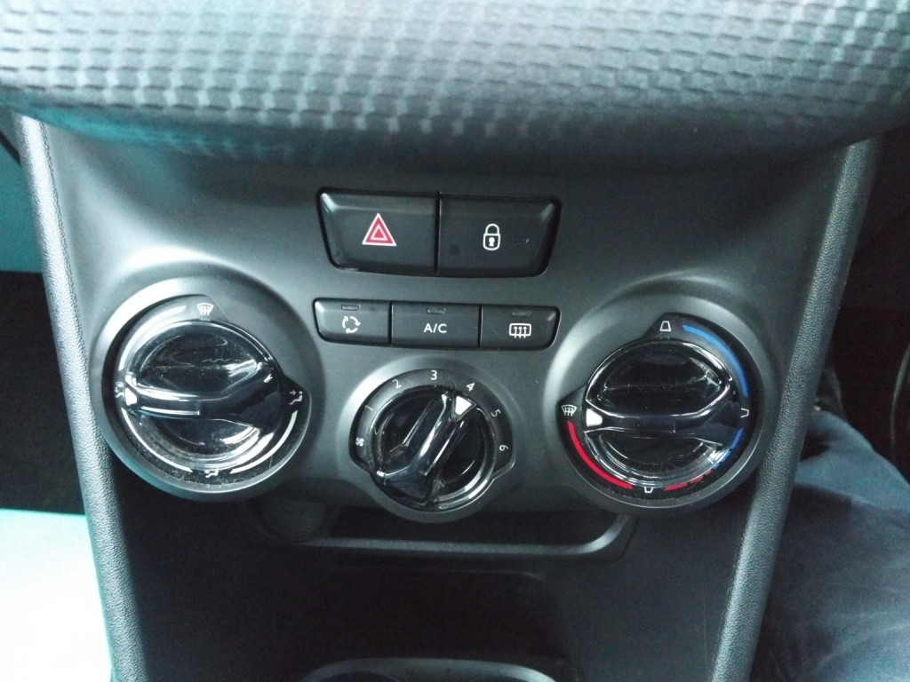 PEUGEOT 208 1.0 PureTech Access 2015