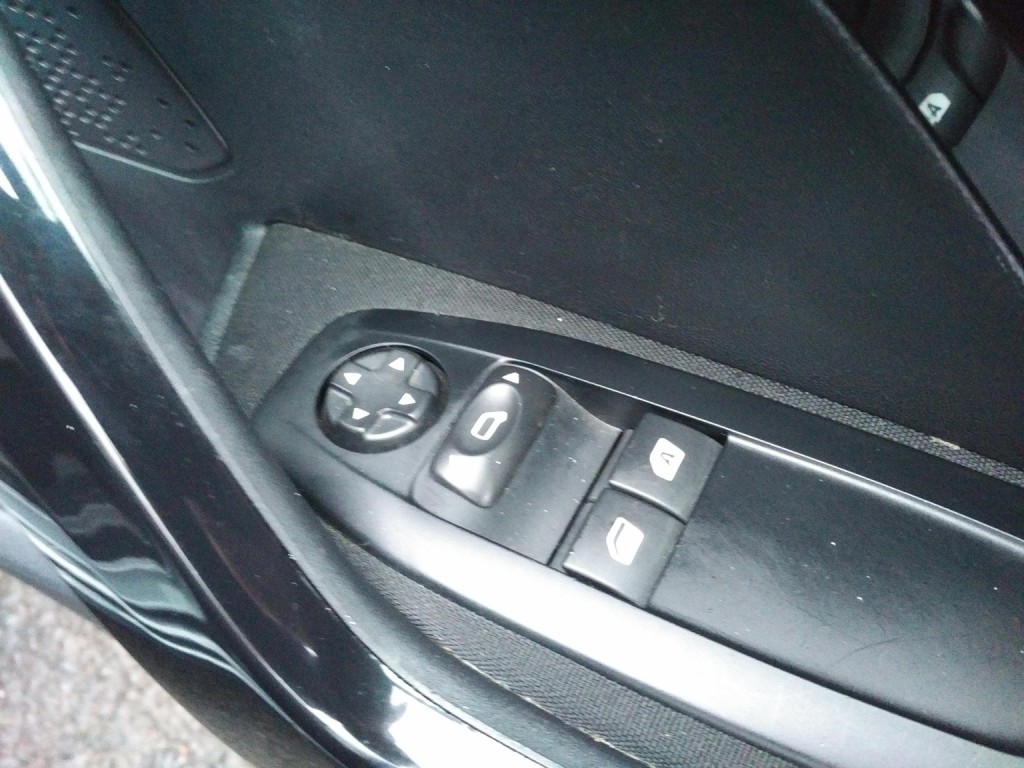 PEUGEOT 208 1.0 PureTech Access 2015