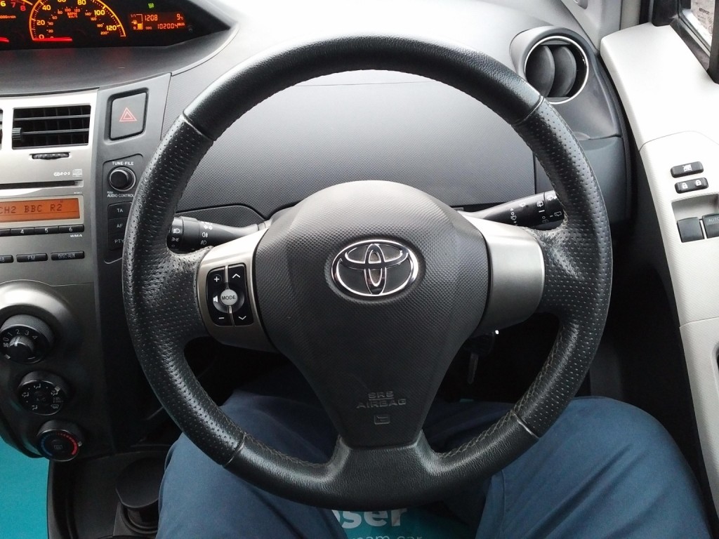 TOYOTA YARIS 1.3 Dual VVT-i SR 2009