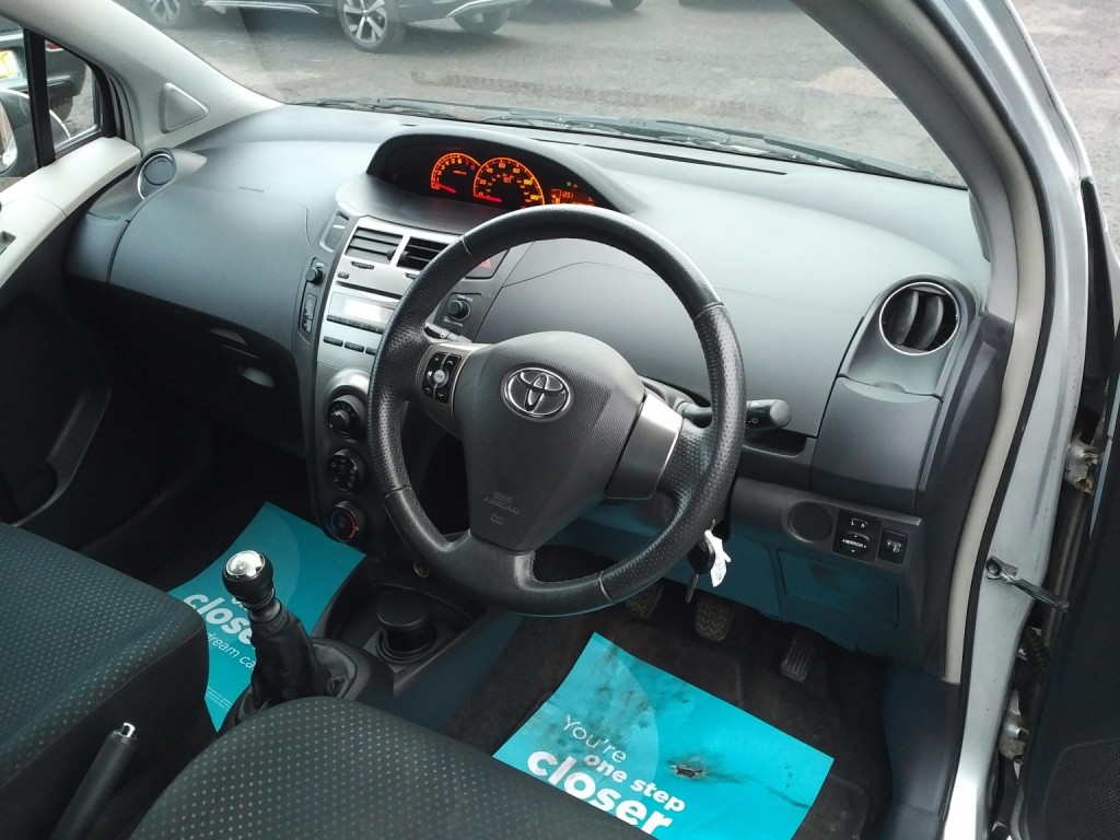 TOYOTA YARIS 1.3 Dual VVT-i SR 2009