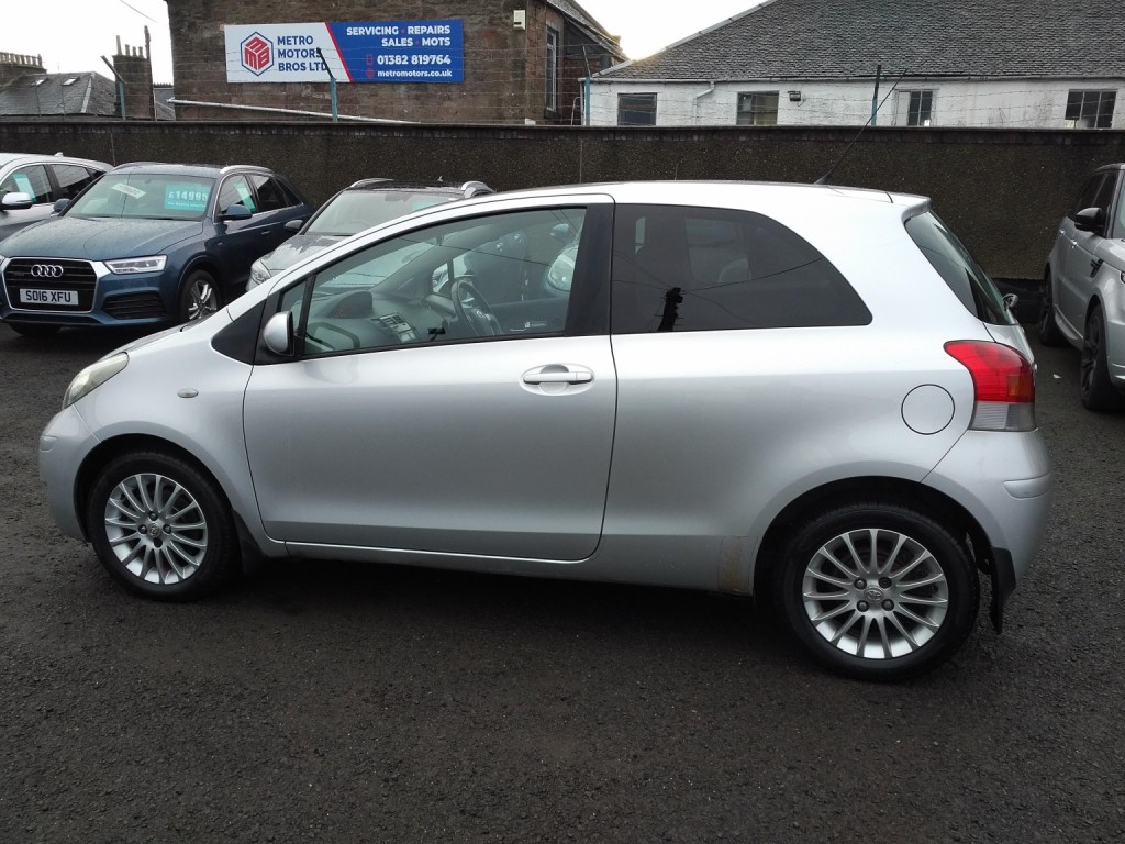 View TOYOTA YARIS 1.3 Dual VVT-i SR