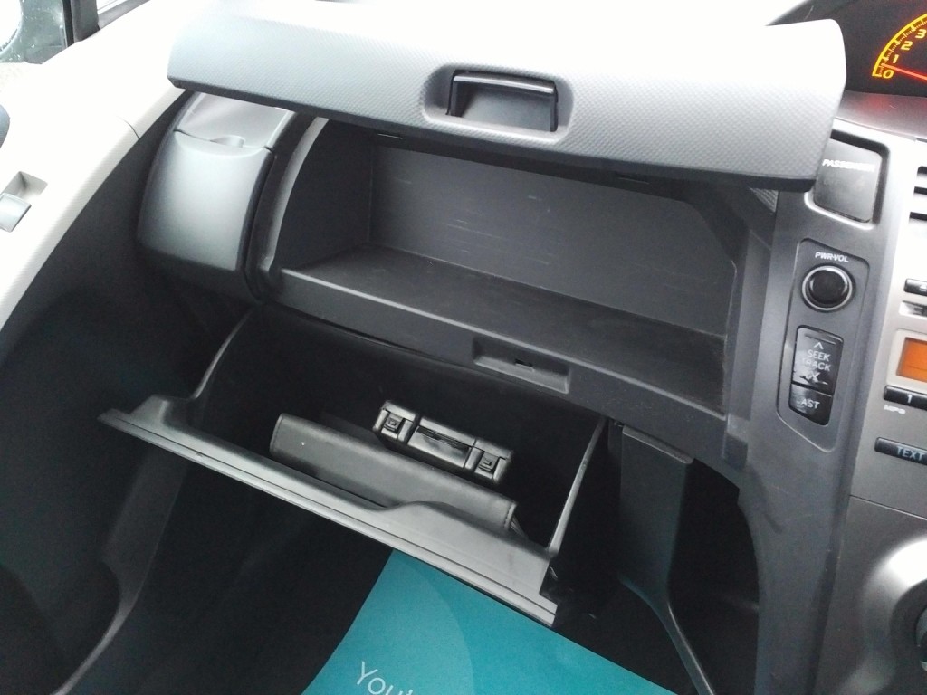 TOYOTA YARIS 1.3 Dual VVT-i SR 2009