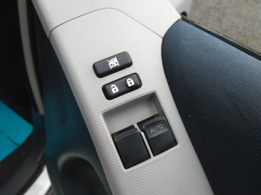 TOYOTA YARIS 1.3 Dual VVT-i SR 2009