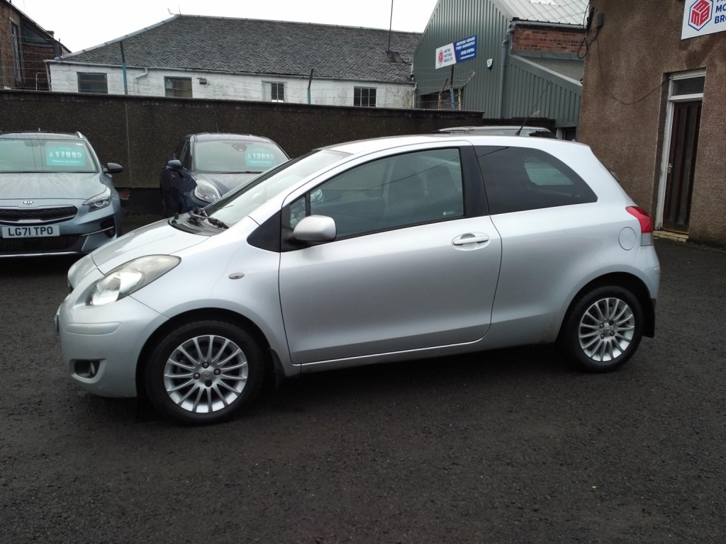 View TOYOTA YARIS 1.3 Dual VVT-i SR