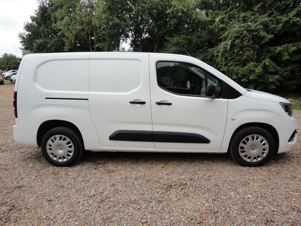 View VAUXHALL COMBO 1.5 Turbo D 2300 Sportive