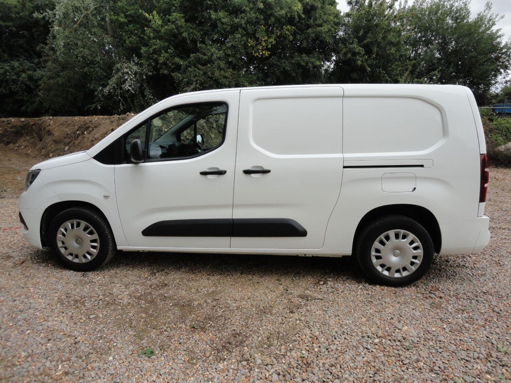 VAUXHALL COMBO 1.5 Turbo D 2300 Sportive 2020