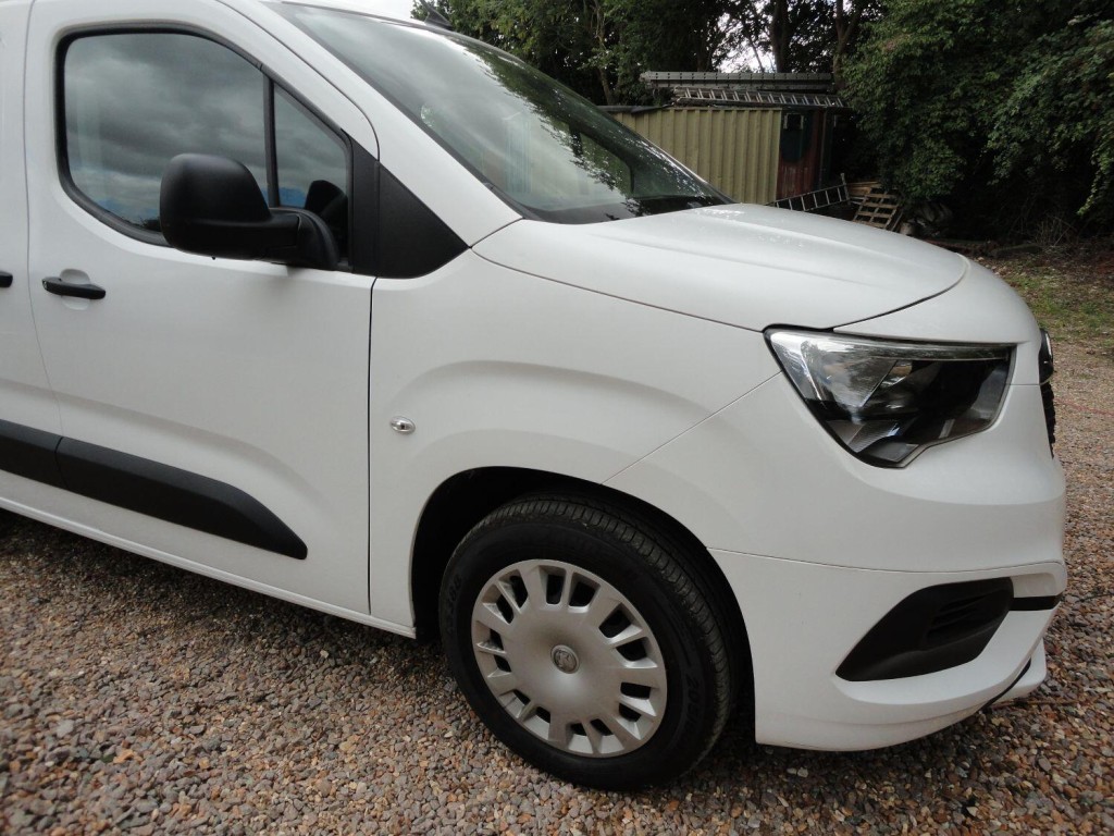 VAUXHALL COMBO 1.5 Turbo D 2300 Sportive 2020