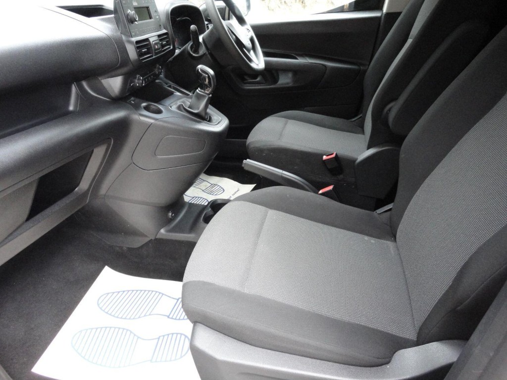 VAUXHALL COMBO 1.5 Turbo D 2300 Sportive 2020