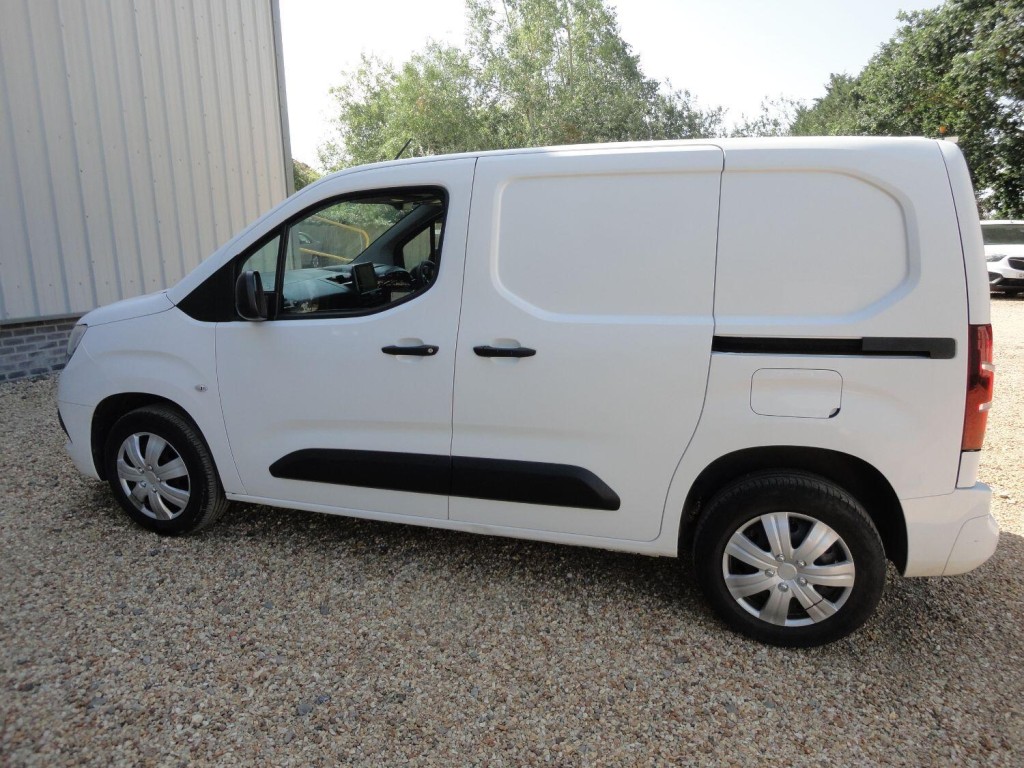 View VAUXHALL COMBO 1.6 Turbo D 2300 Sportive