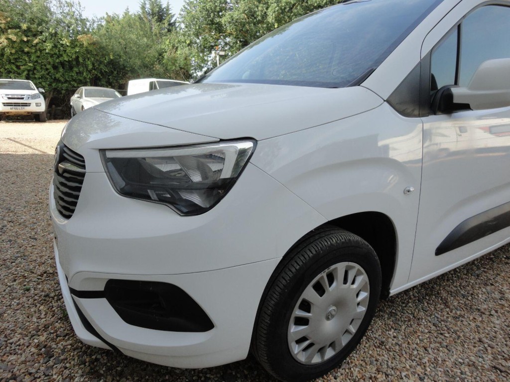 View VAUXHALL COMBO 1.5 Turbo D 2300 Sportive