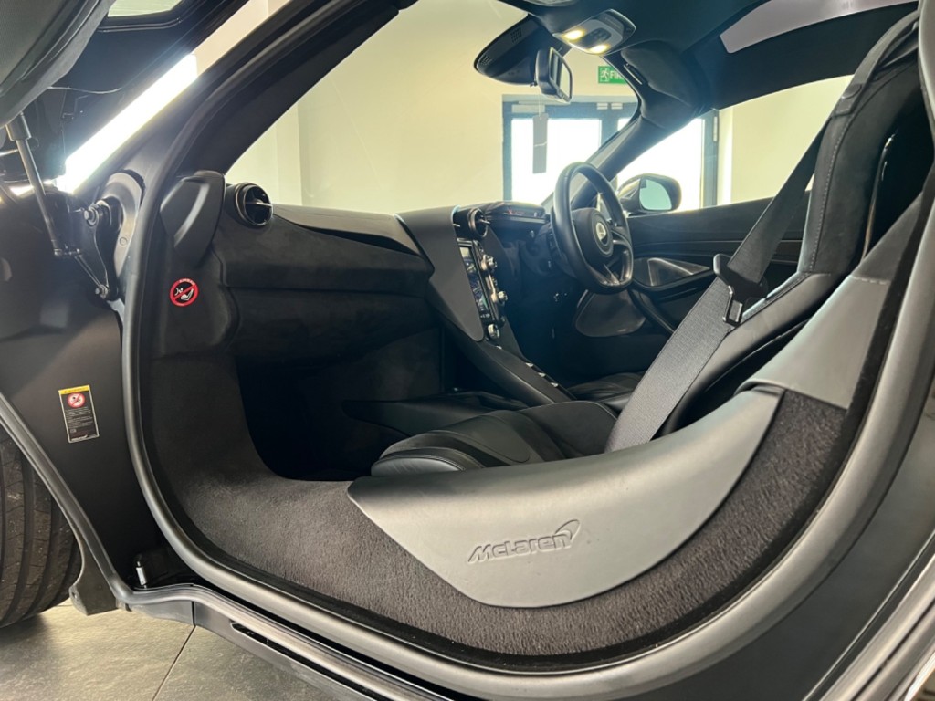MCLAREN 720S