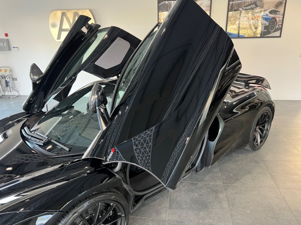 MCLAREN 720S