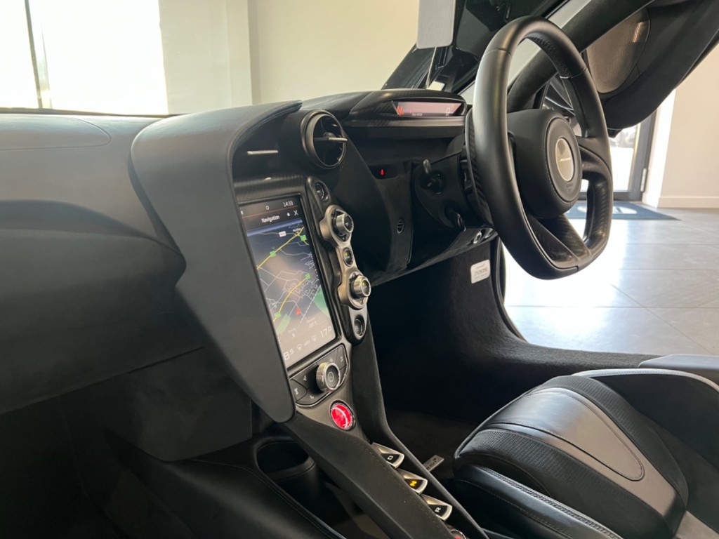 MCLAREN 720S