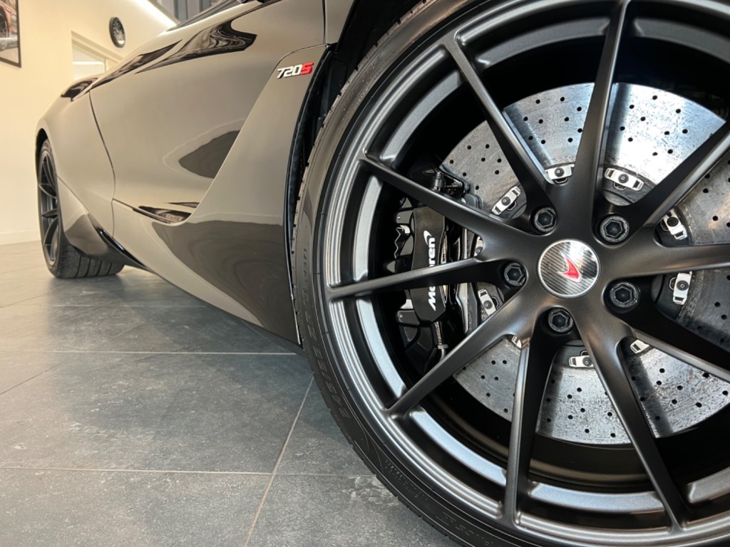 MCLAREN 720S