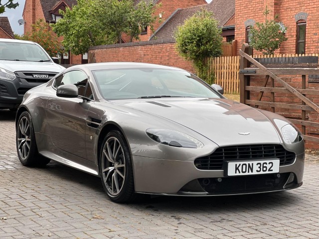 ASTON MARTIN VANTAGE