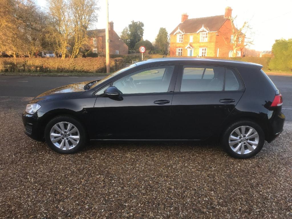 VOLKSWAGEN GOLF