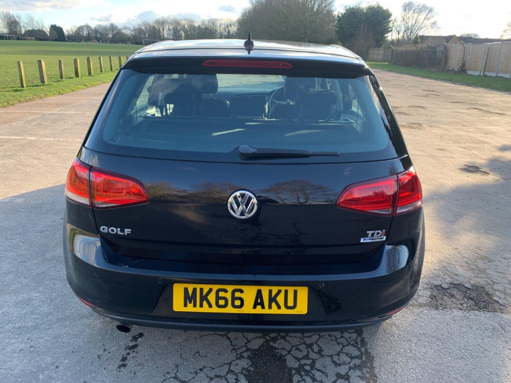 VOLKSWAGEN GOLF