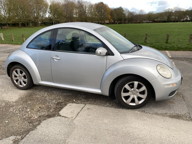 VOLKSWAGEN BEETLE 2.0