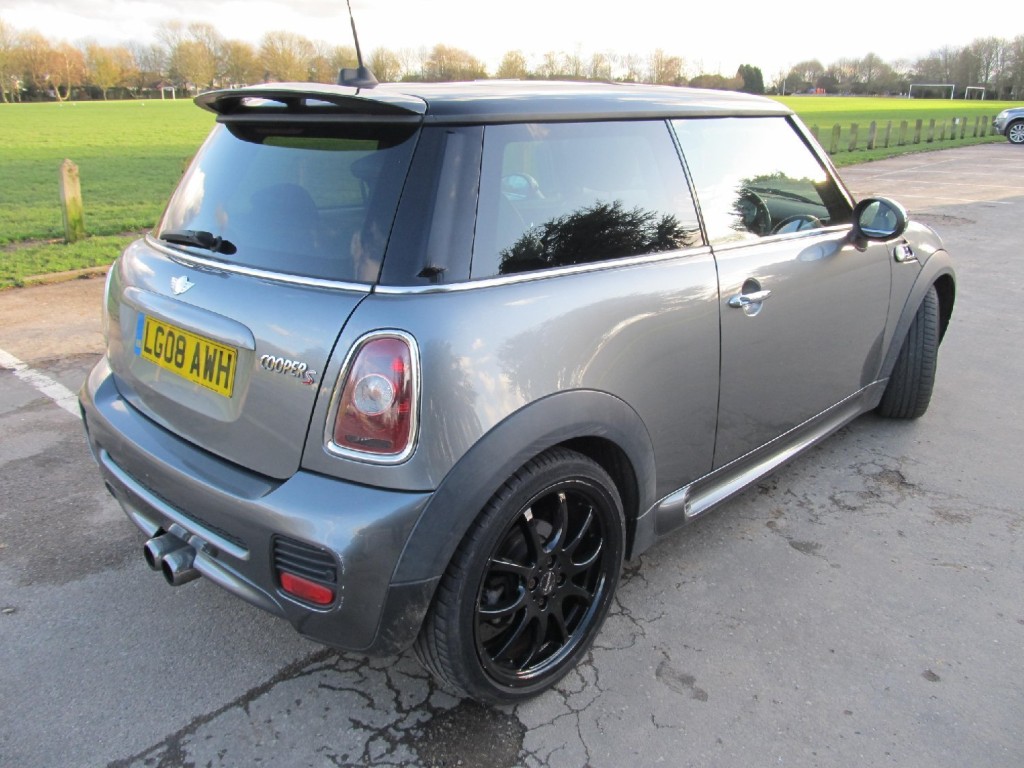 MINI HATCHBACK