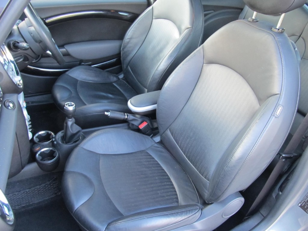 MINI HATCHBACK