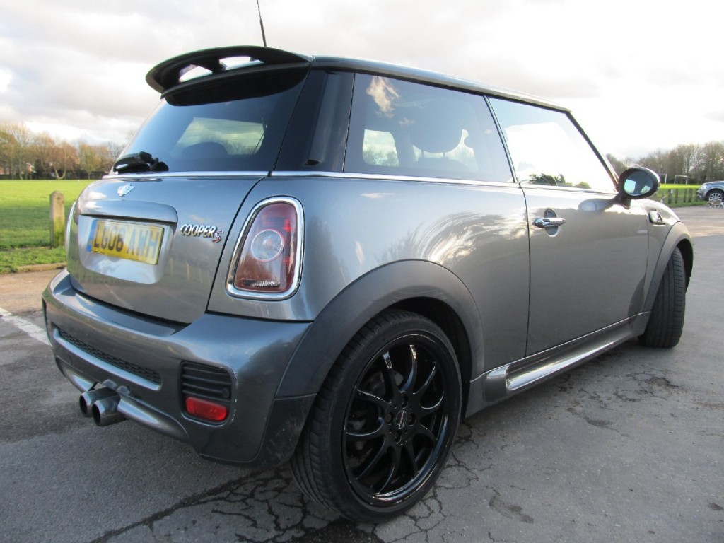 MINI HATCHBACK