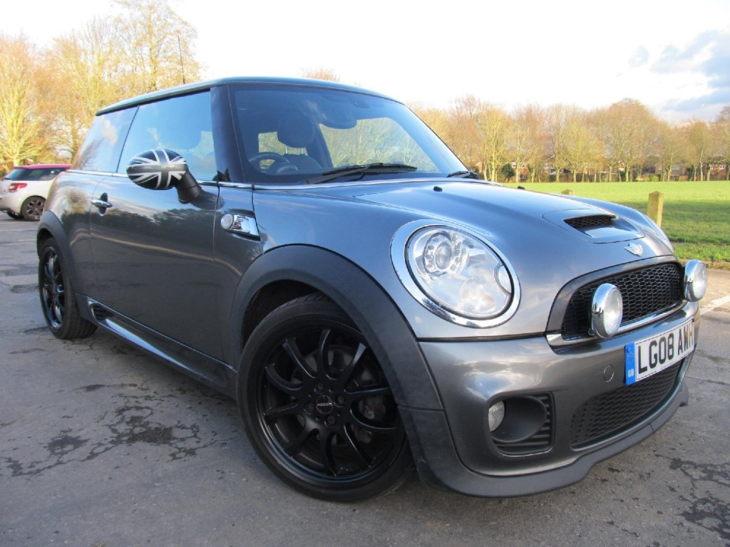 MINI HATCHBACK
