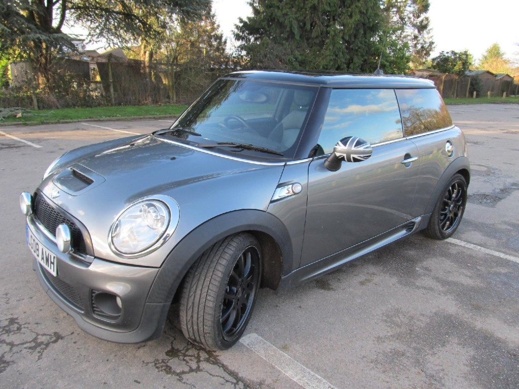 MINI HATCHBACK