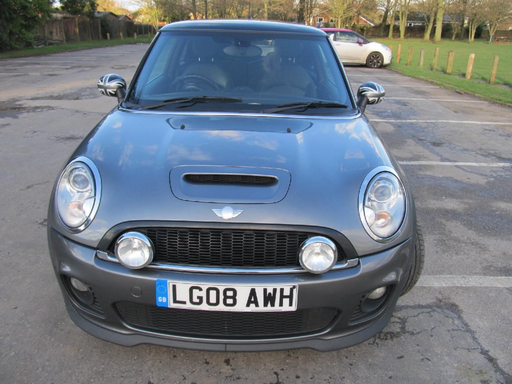 MINI HATCHBACK