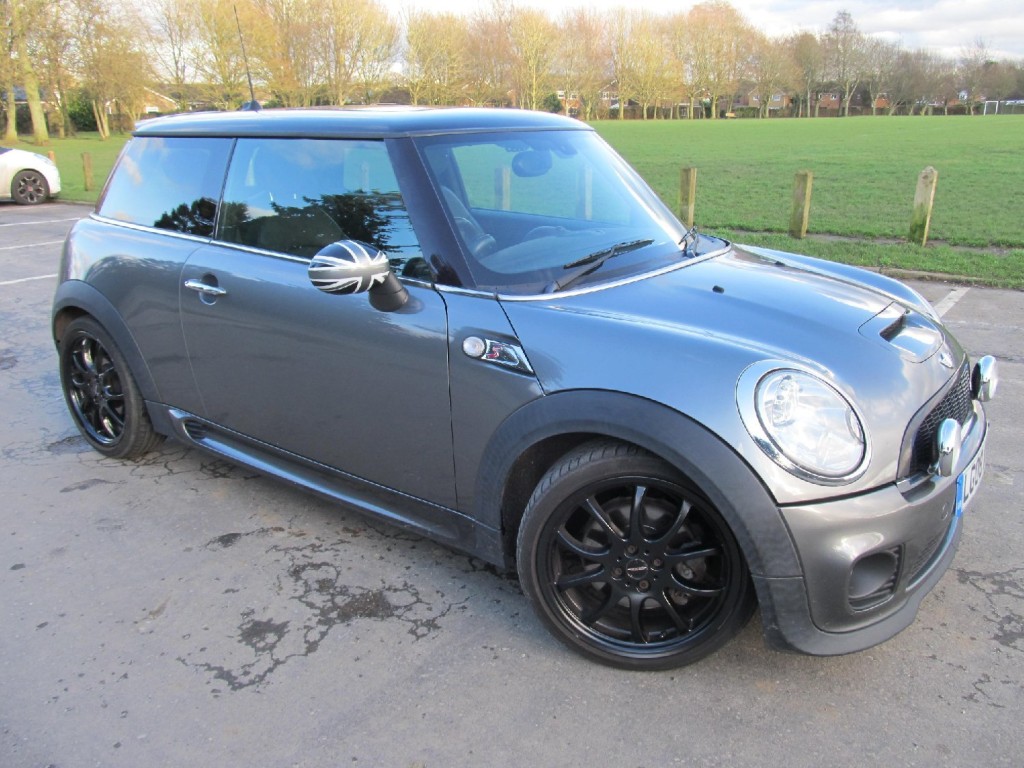 MINI HATCHBACK