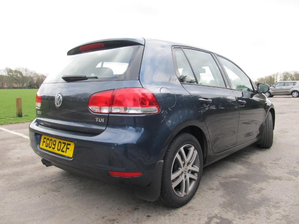 VOLKSWAGEN GOLF