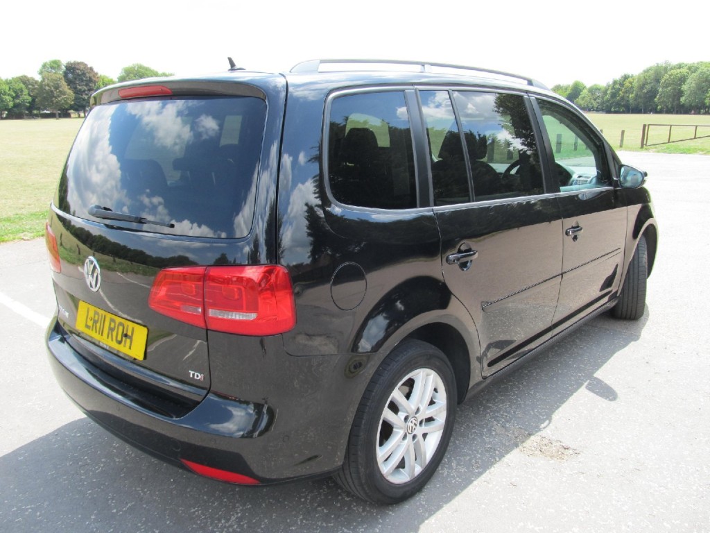 VOLKSWAGEN TOURAN