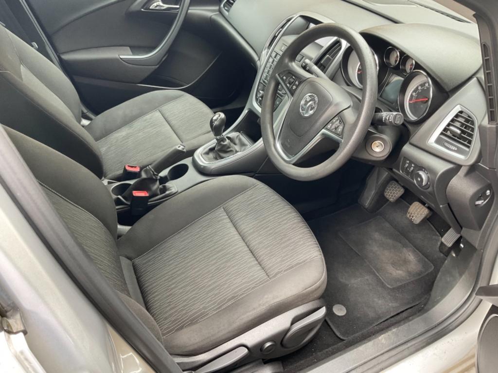 VAUXHALL ASTRA
