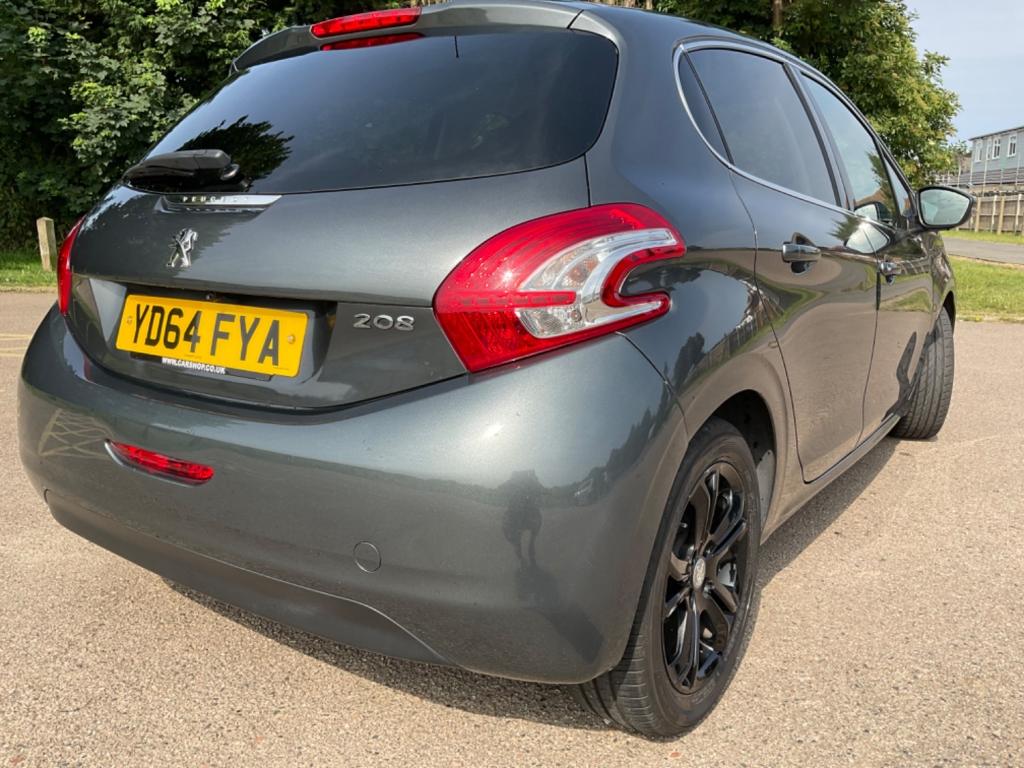PEUGEOT 208