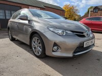 TOYOTA AURIS
