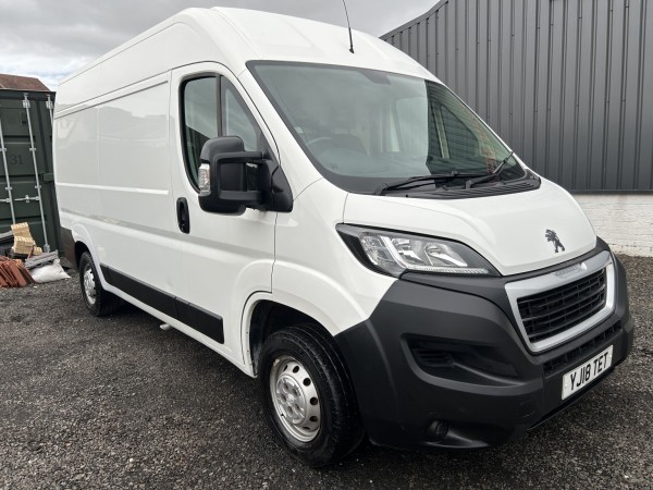 View PEUGEOT BOXER 2.0 BlueHDi 335 Professional