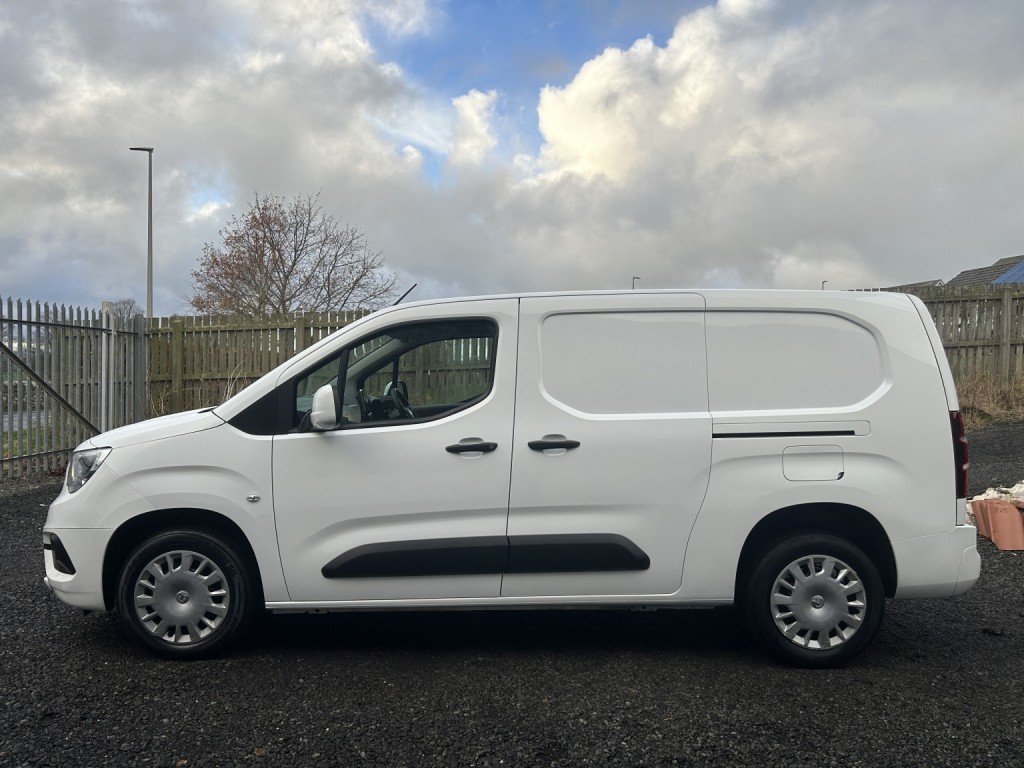 VAUXHALL COMBO 1.5 Turbo D 2300 Sportive 2021