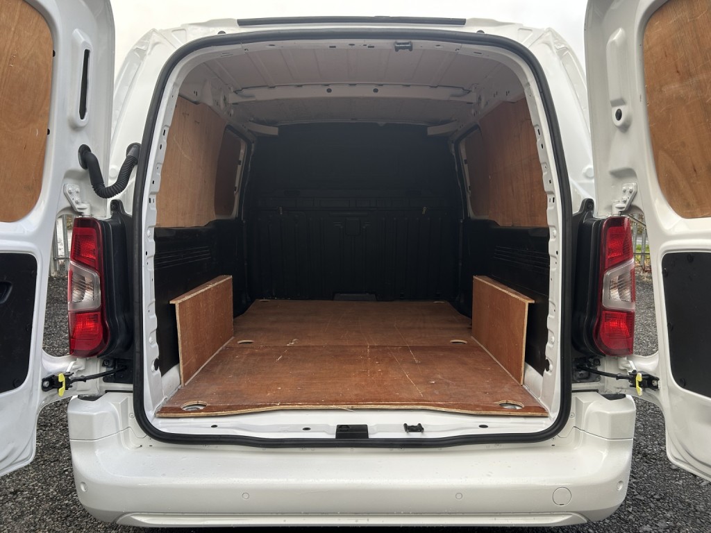 VAUXHALL COMBO 1.5 Turbo D 2300 Sportive 2021