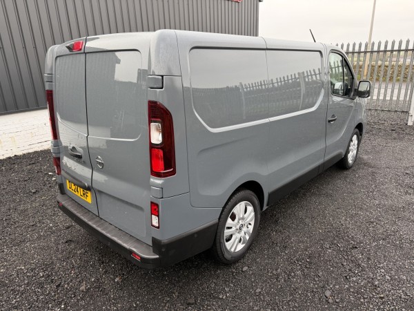 View NISSAN PRIMASTAR 2.0 dCi 30 Tekna