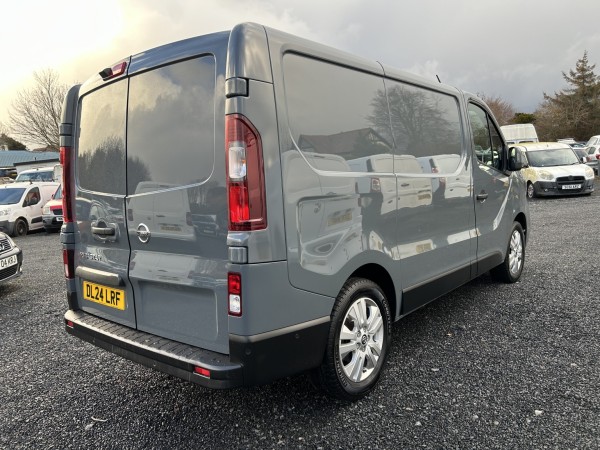 View NISSAN PRIMASTAR 2.0 dCi 30 Tekna