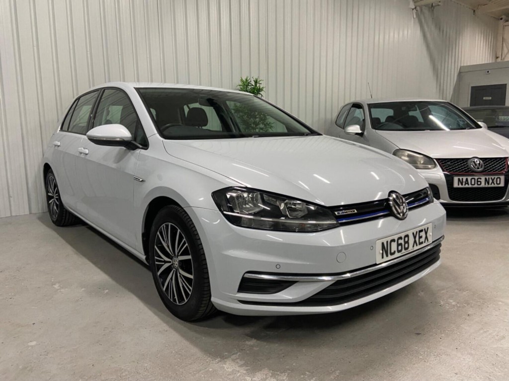 View VOLKSWAGEN GOLF 1.5 TSI EVO SE Nav