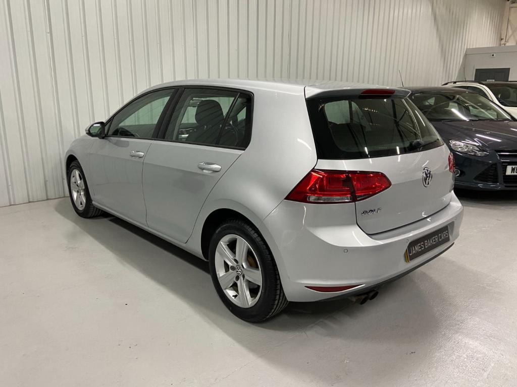 VOLKSWAGEN GOLF