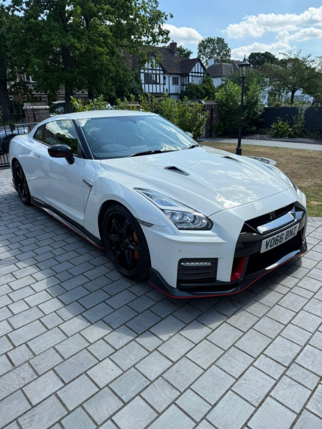 NISSAN GT-R