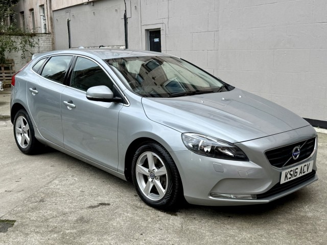 VOLVO V40