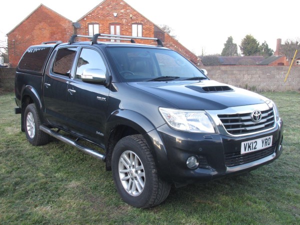 View TOYOTA HILUX INVINCIBLE 4X4 D-4D DCB